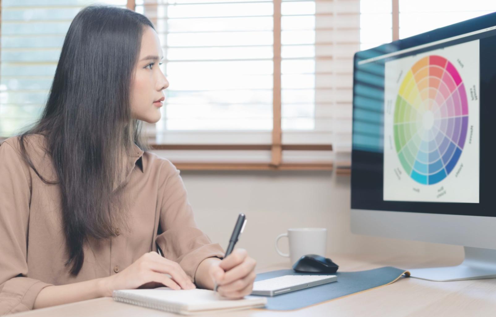 Analyse des données financières sur écran d'ordinateur