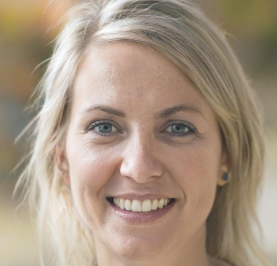 Portrait de Camille Dubois, spécialiste épargne et placements